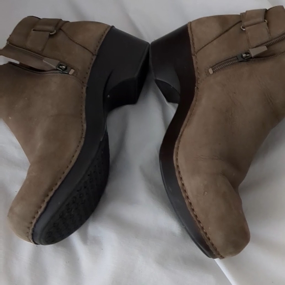 Dansko Brown Ankle Boots with Zipper - Picture 1 of 5